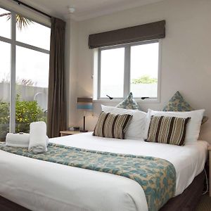 Deluxe Three-Bedroom Apartment